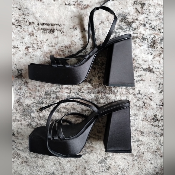 Aldo Shoes - Sale ! Aldo Elegant Black Satin Platform Heels 7.5